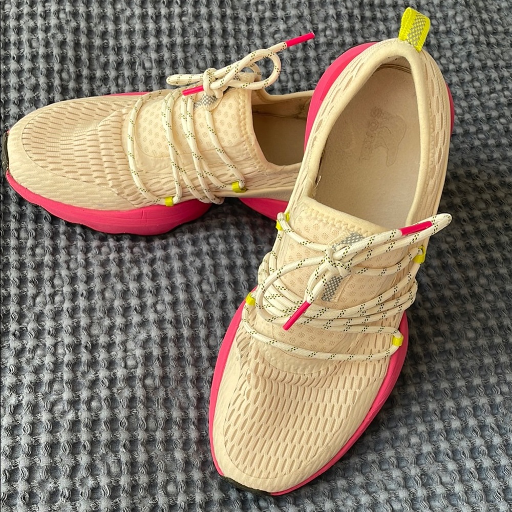 Stylish Women's Sneakers in Cream and Pink